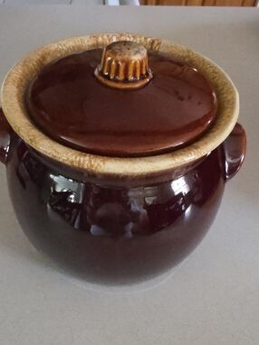 Vintage Hull Pottery Bean Pot.